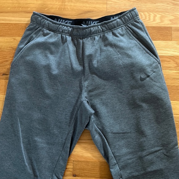Men’s Nike DriFit sweatpants - Picture 1 of 5